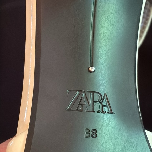 NWOT. Zara Ecru Heeled Shoes with Strap. Size 7,5. - Picture 8 of 8